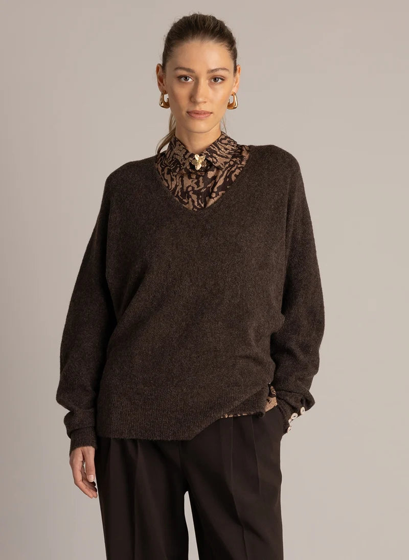 Pull brun col en V - YEST