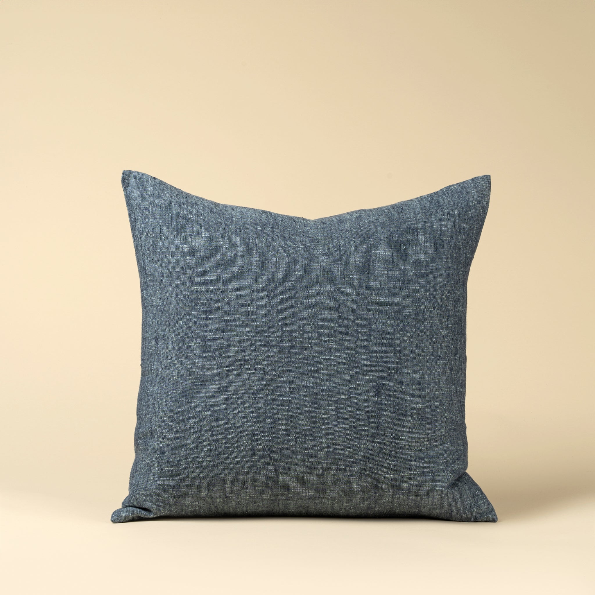Coussin en Lin Chambray 20" x 20" - couleur Denim - Indaba