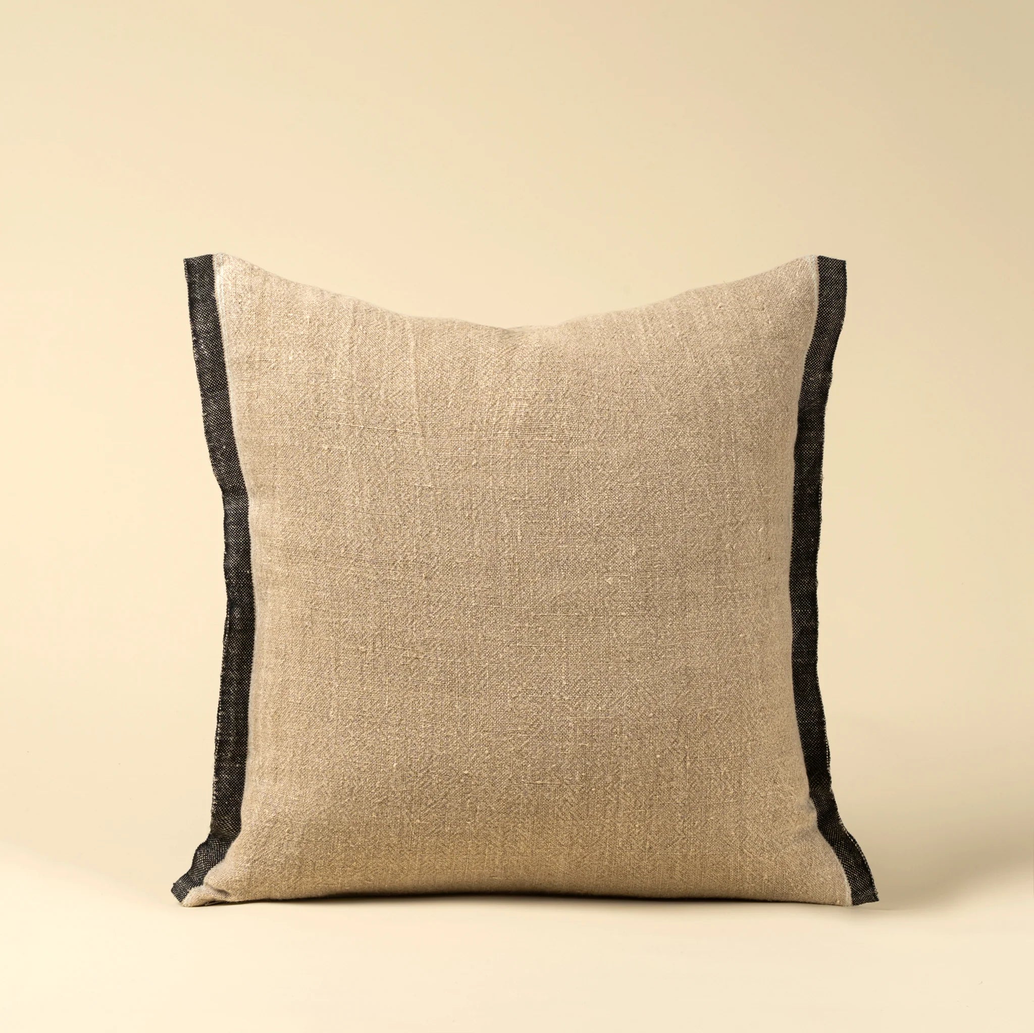 Coussin en lin Selvage 20" x 20" - couleur Charcoal - Indaba