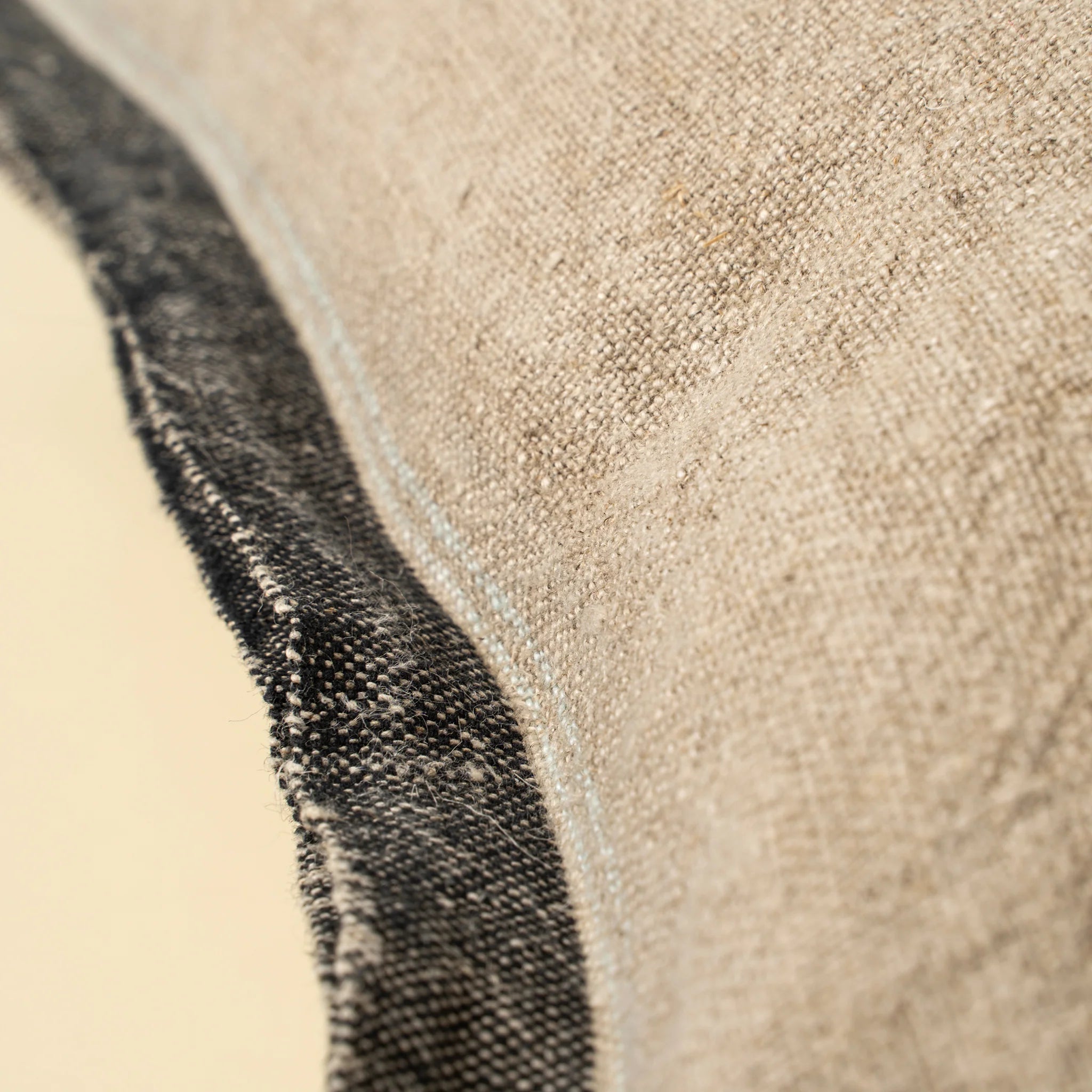 Coussin en lin Selvage 20" x 20" - couleur Charcoal - Indaba