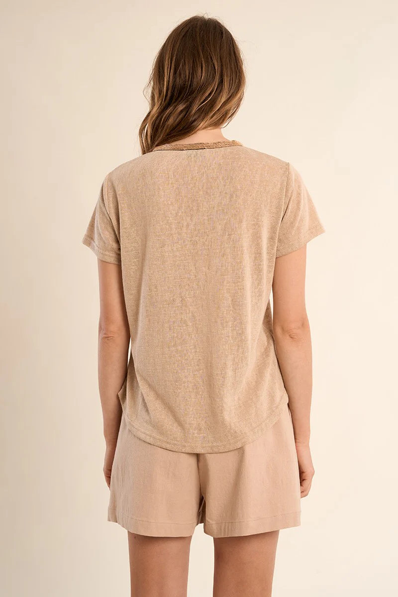 T-Shirt Col en V Beige & Or - Molly Bracken