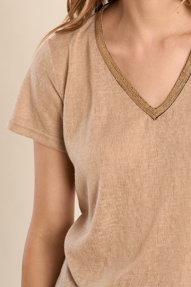 T-Shirt Col en V Beige & Or - Molly Bracken