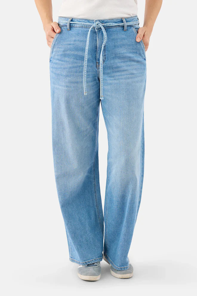 Jeans Premium taille haute avec ceinture - B Copenhagen