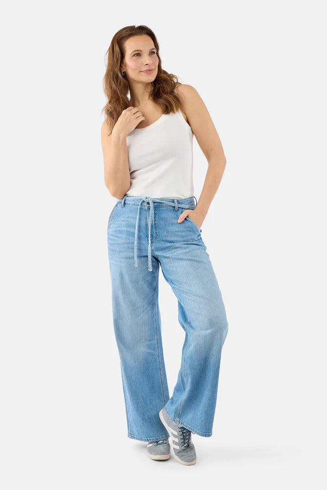 Jeans Premium taille haute avec ceinture - B Copenhagen