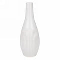 Vase blanc stirée