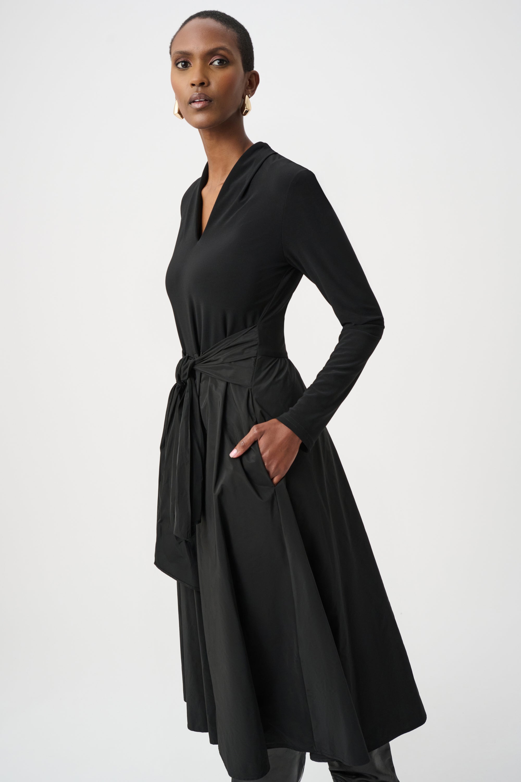 Robe ajustée-évasée en tricot soyeux et tissu mémoire - Joseph Ribkoff
