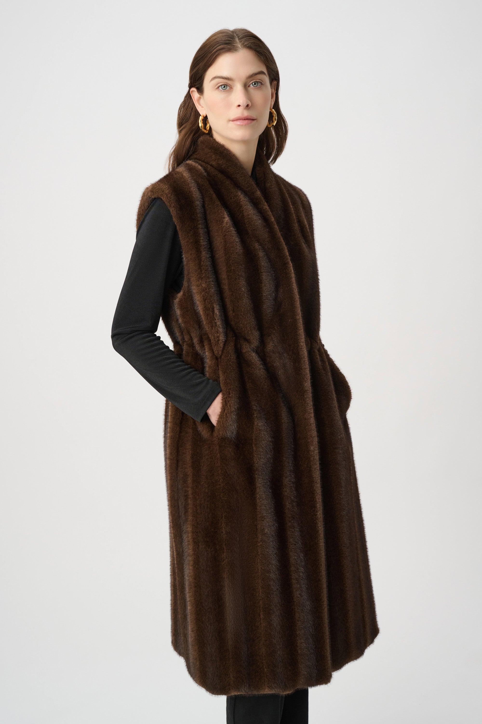 Manteau sans manches en fausse fourrure coupe droite - Joseph Ribkoff
