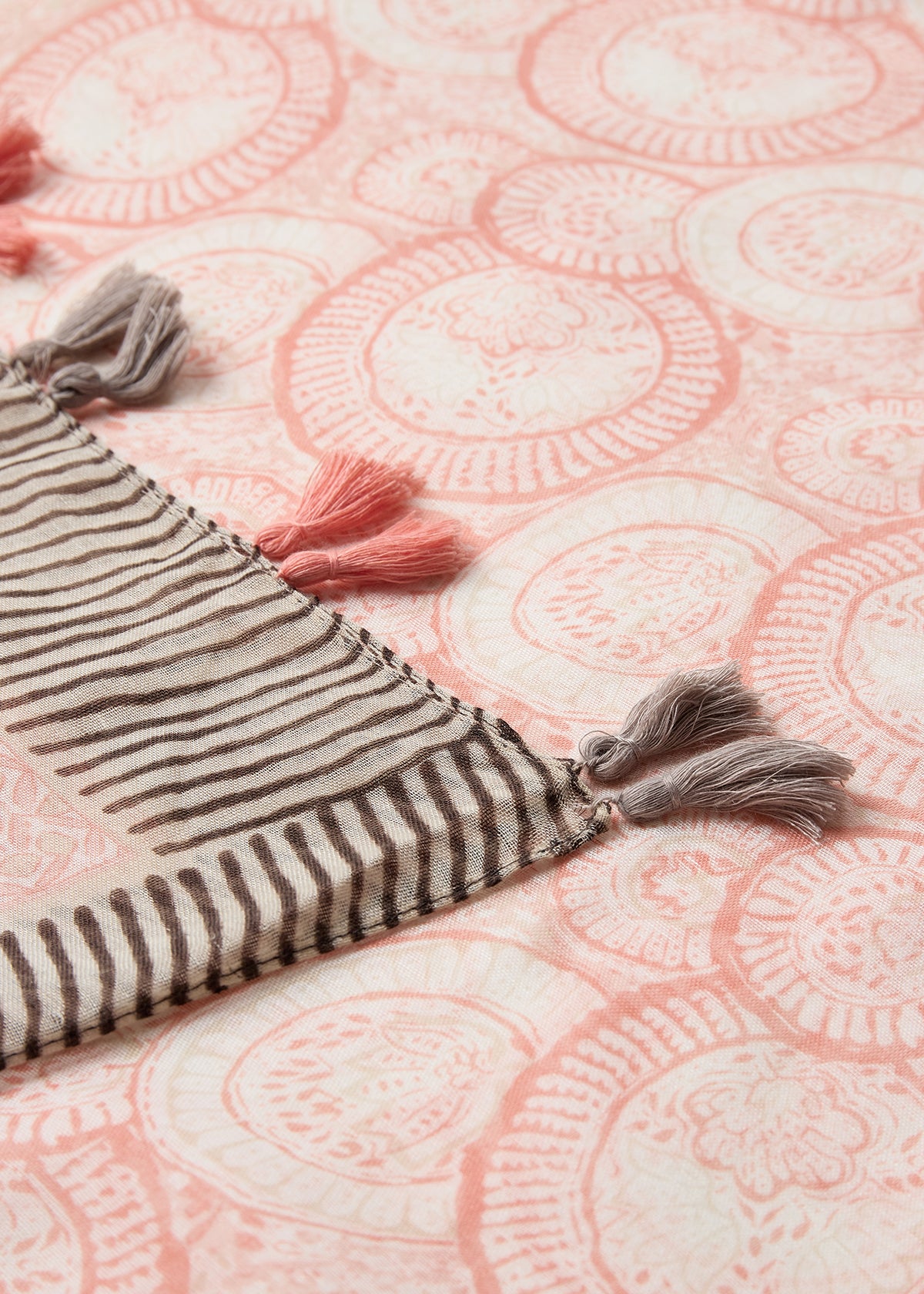 Foulard Ruzica rose à motif  - Soyaconcept