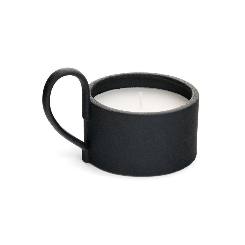 Bougie dans une tasse de porcelaine noire 4