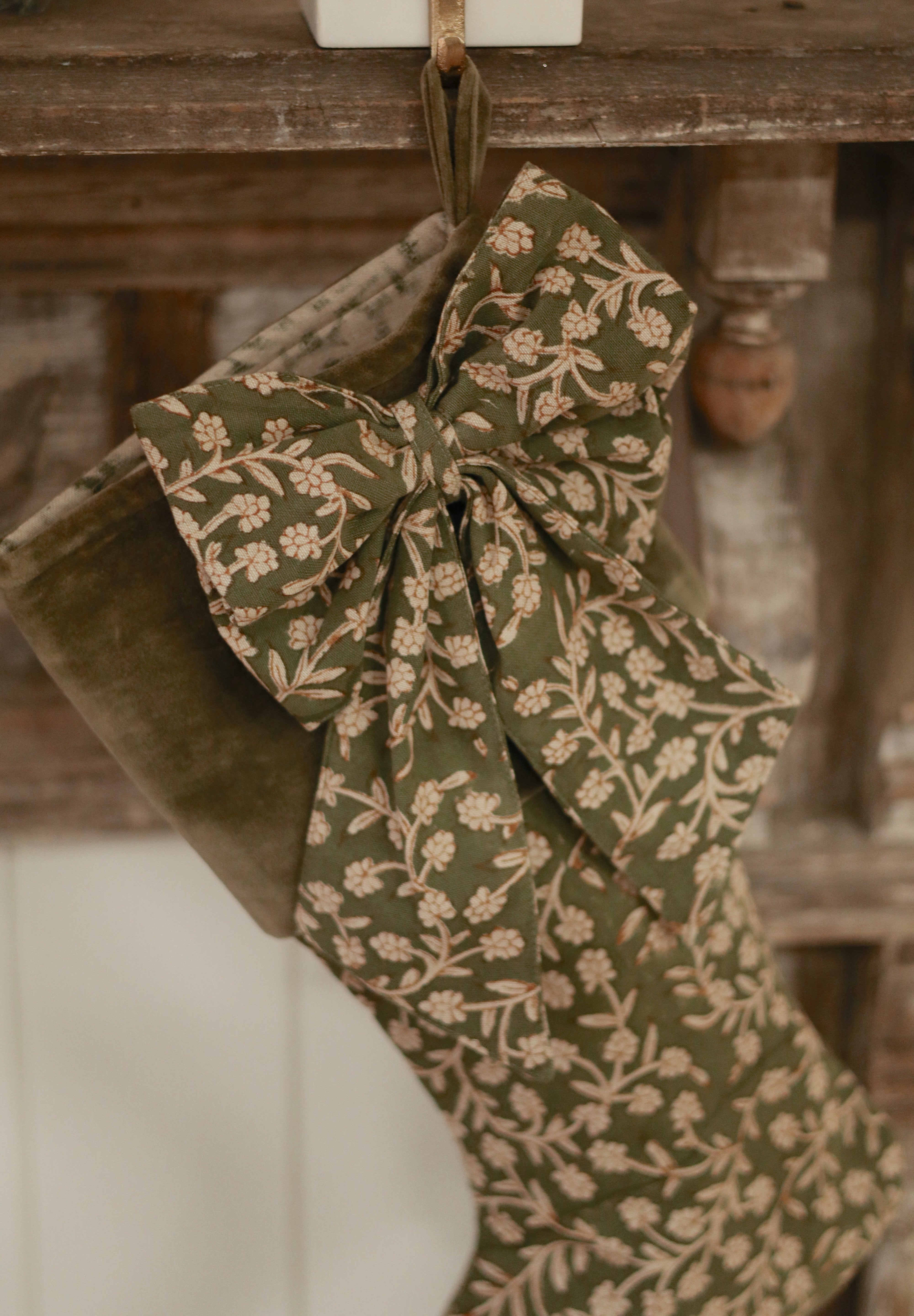 Boucle décorative à motif floral vert et sauge