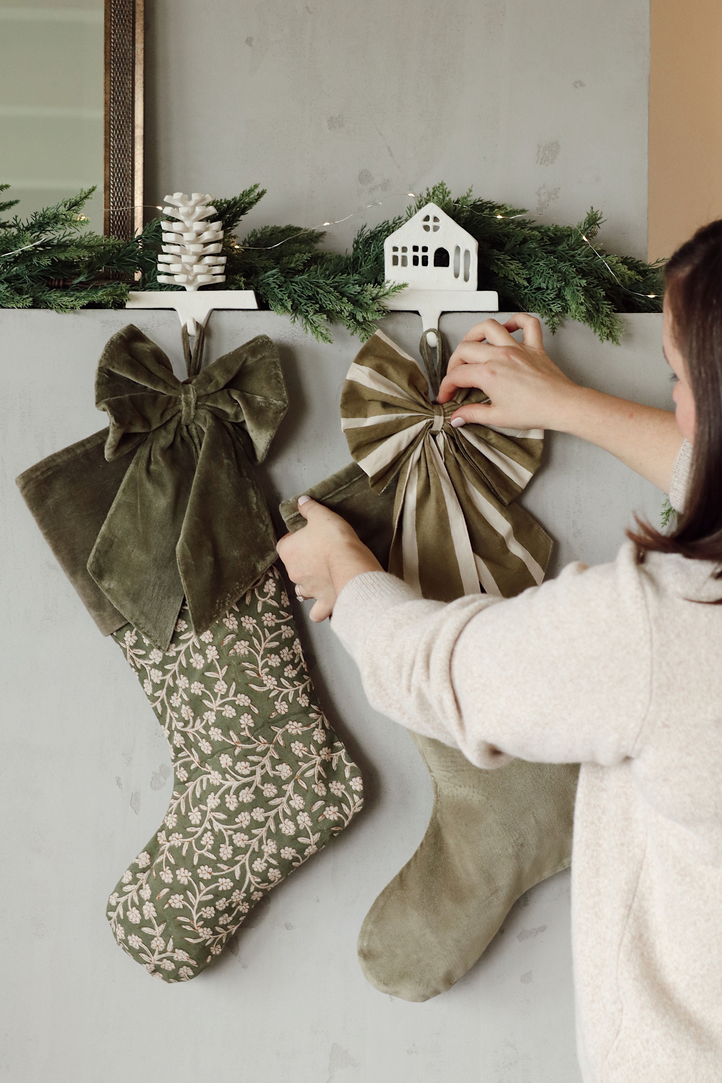 Bas de Noël à motifs floraux et revers en velours