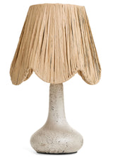 Lampe de table avec base en céramique et abat-jour en raphia