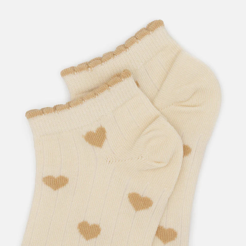 Bas court beige avec coeurs