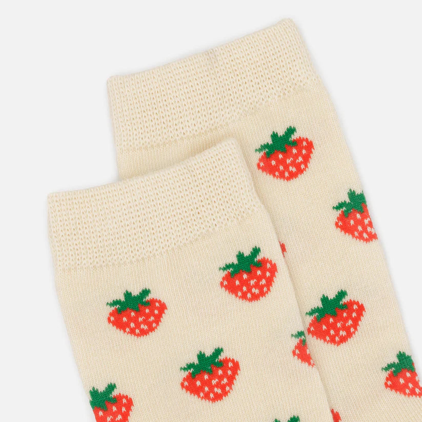 Bas crème avec petites fraises
