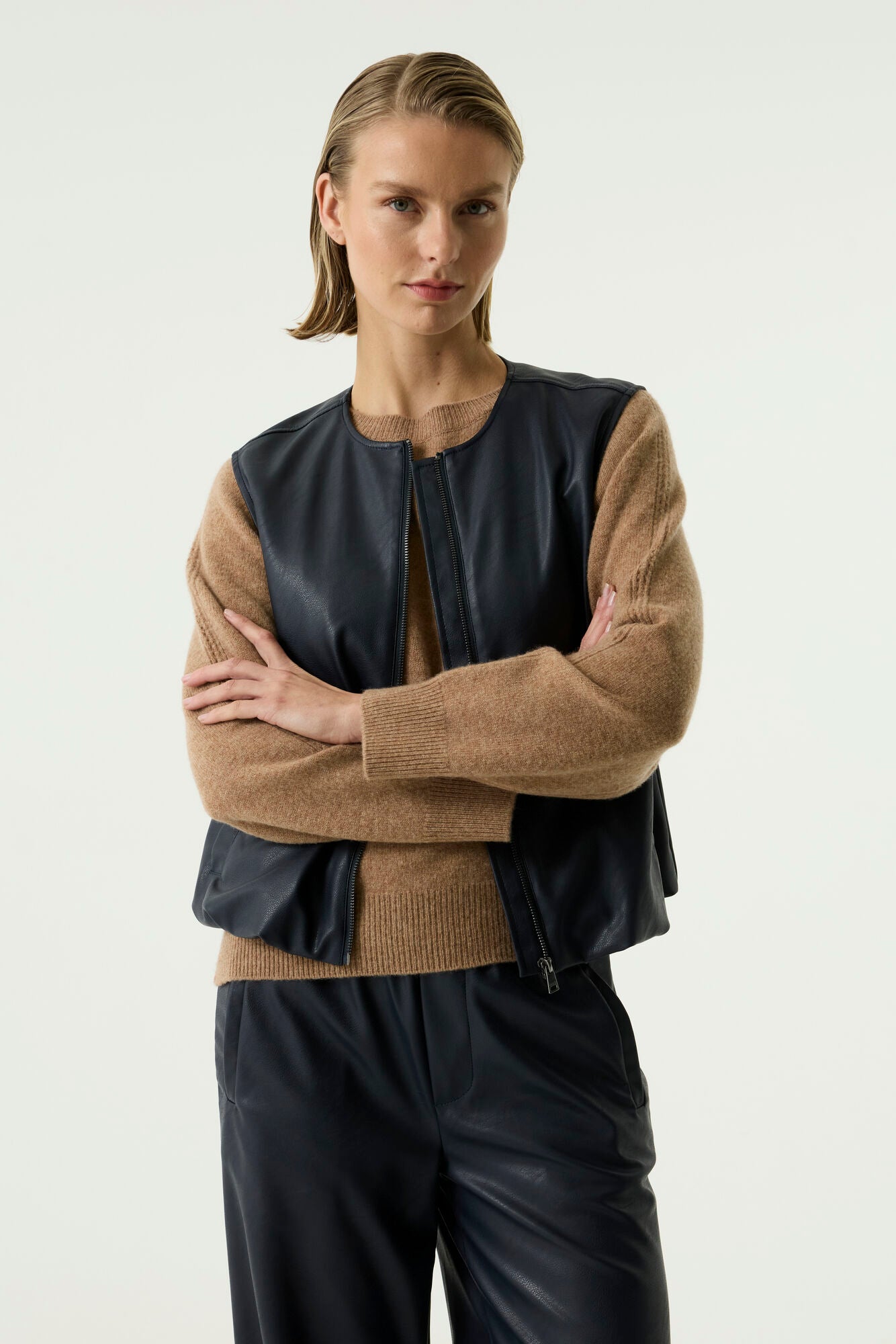 Veste sans manches en similicuir noir - Garcia