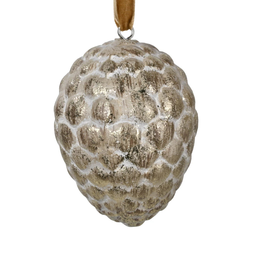 Ornement pomme de pin en bois, finition brossée brun clair et or vieilli.