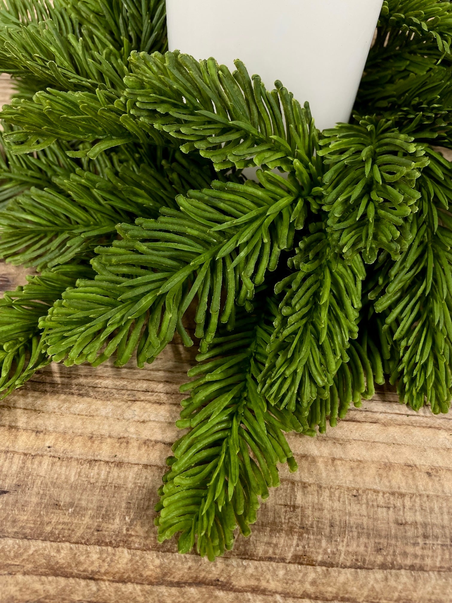 Couronne pour bougie en sapin noble « Fresh Touch », dimensions intérieures 3,5 po / extérieures 11 po