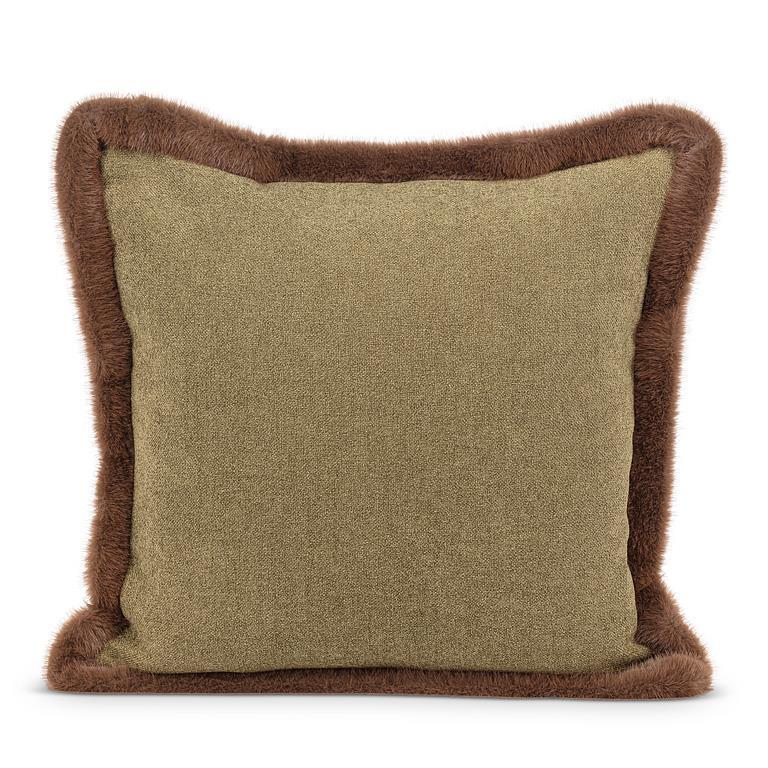 Coussin carré à bordure en fourrure