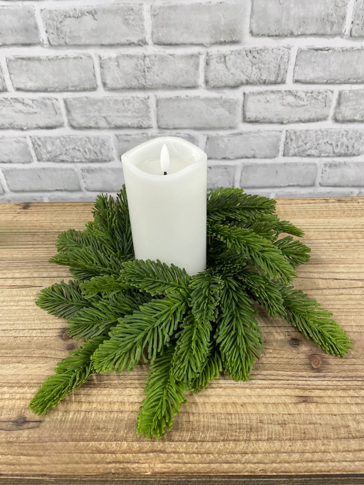 Couronne pour bougie en sapin noble « Fresh Touch », dimensions intérieures 3,5 po / extérieures 11 po